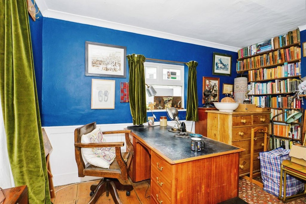 Property photo 3 of 19