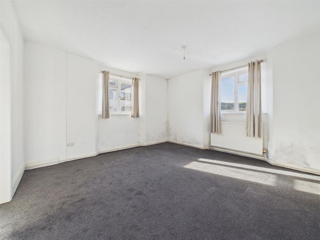 Property photo 2 of 9 Lounge