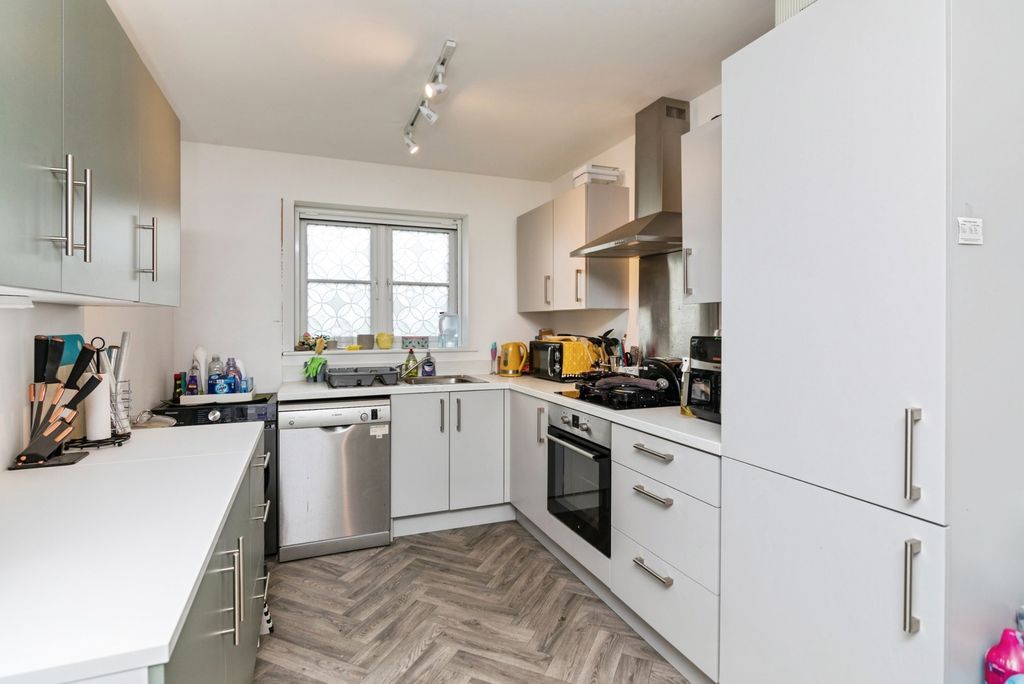 Property photo 3 of 17 Kitchen