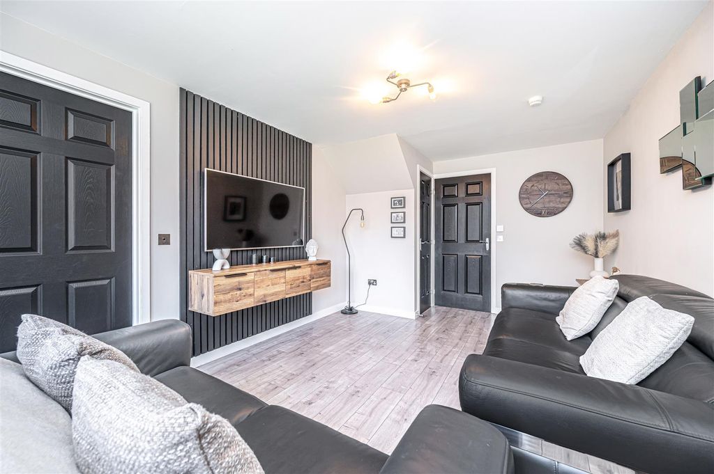 Property photo 3 of 21 Untitled (6 Of 1).Jpg