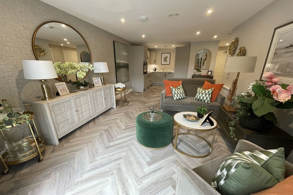 Property photo 3 of 8 Lounge Area