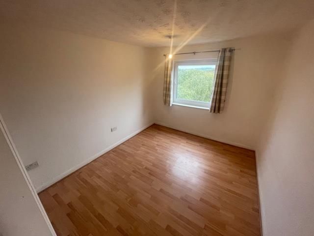 Property photo 2 of 5 Bedroom