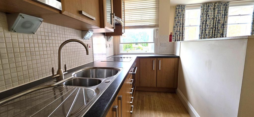 Property photo 3 of 8 Kitchen.Jpg