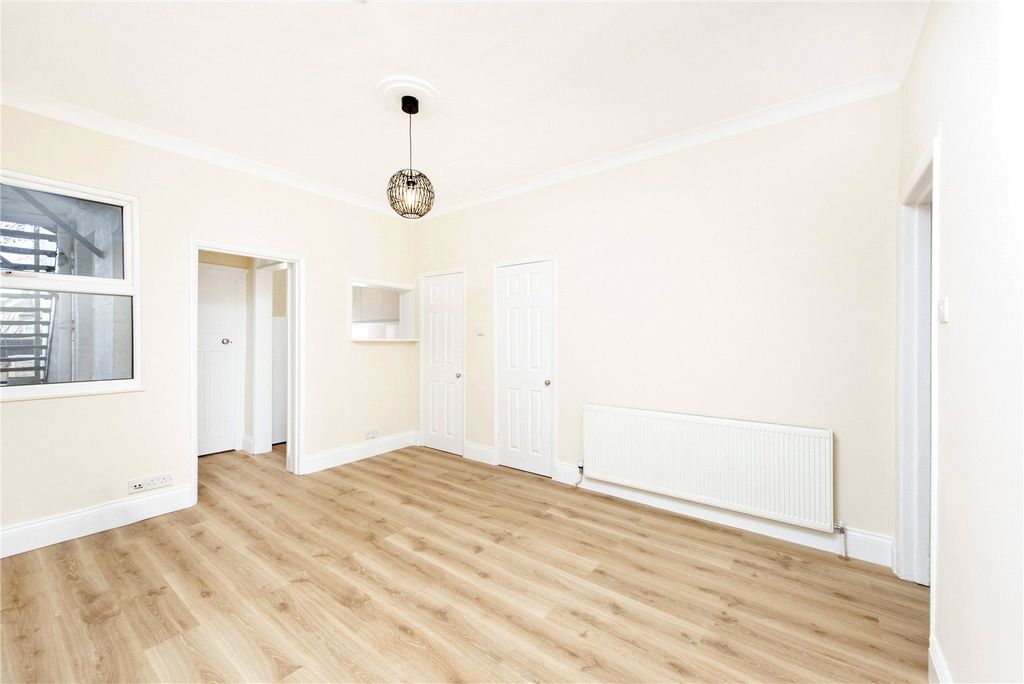 Property photo 3 of 16 Picture No. 20