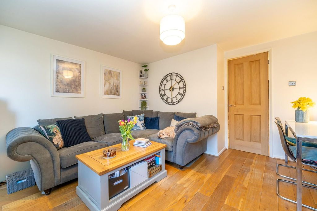 Property photo 2 of 9