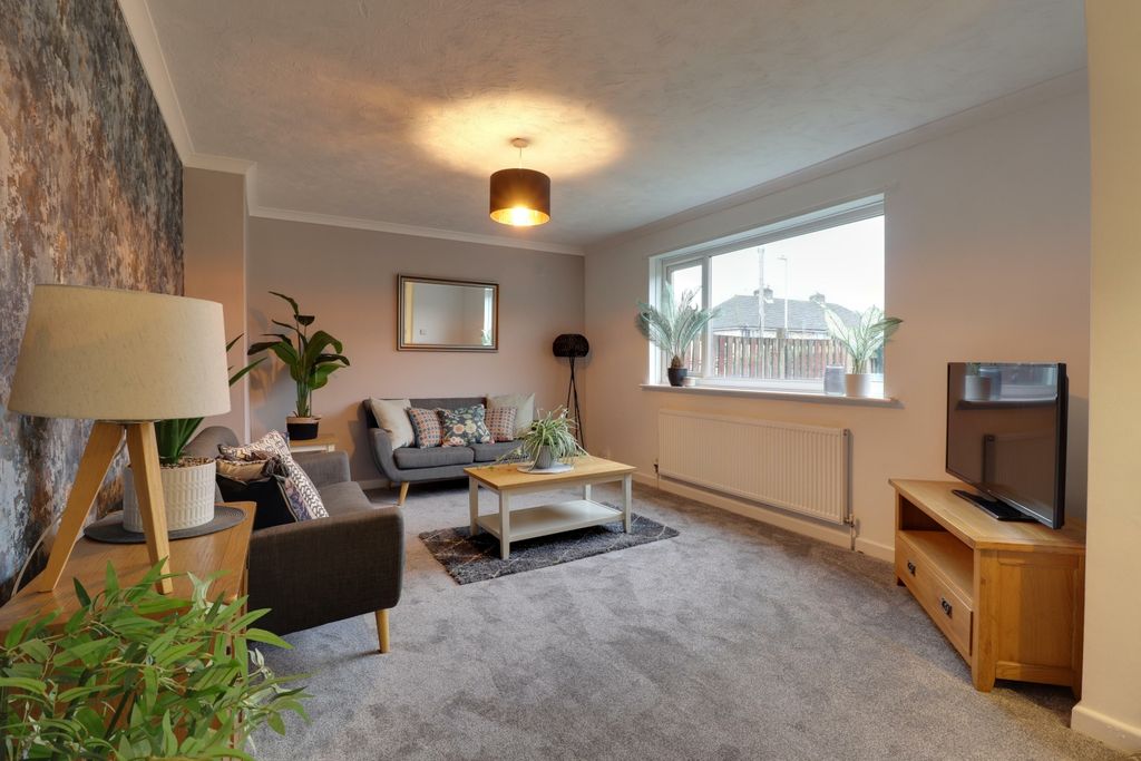 Property photo 1 of 23 Lounge