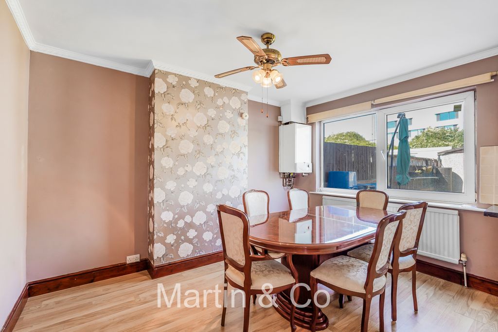 Property photo 3 of 25 1732907138 - 642 Mitcham Road Cr0 - 4