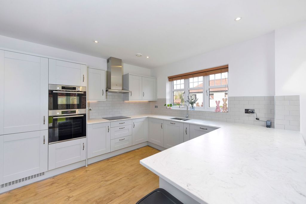 Property photo 2 of 16 Photo 8