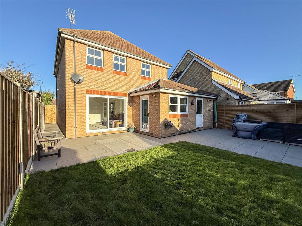 Property photo 3 of 25 Back