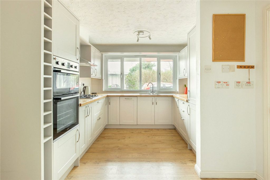 Property photo 2 of 12 Kitchen