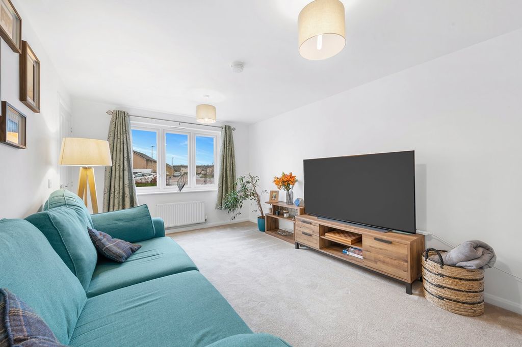 Property photo 2 of 31