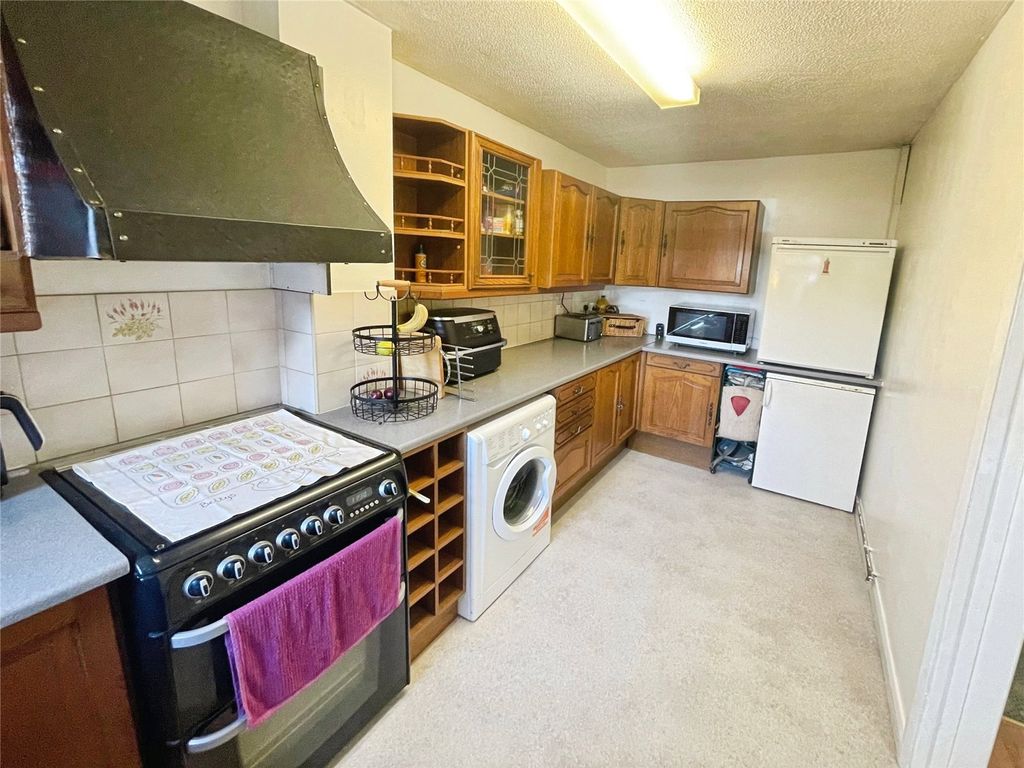 Property photo 3 of 18 Kitchen