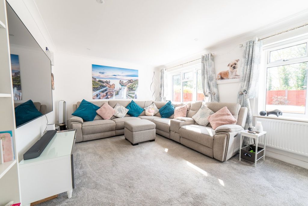 Property photo 3 of 25