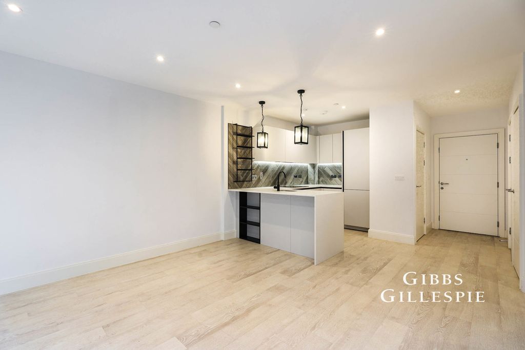 Property photo 2 of 10 Photo