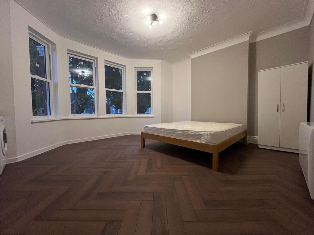 Property photo 1 of 11 Bedroom
