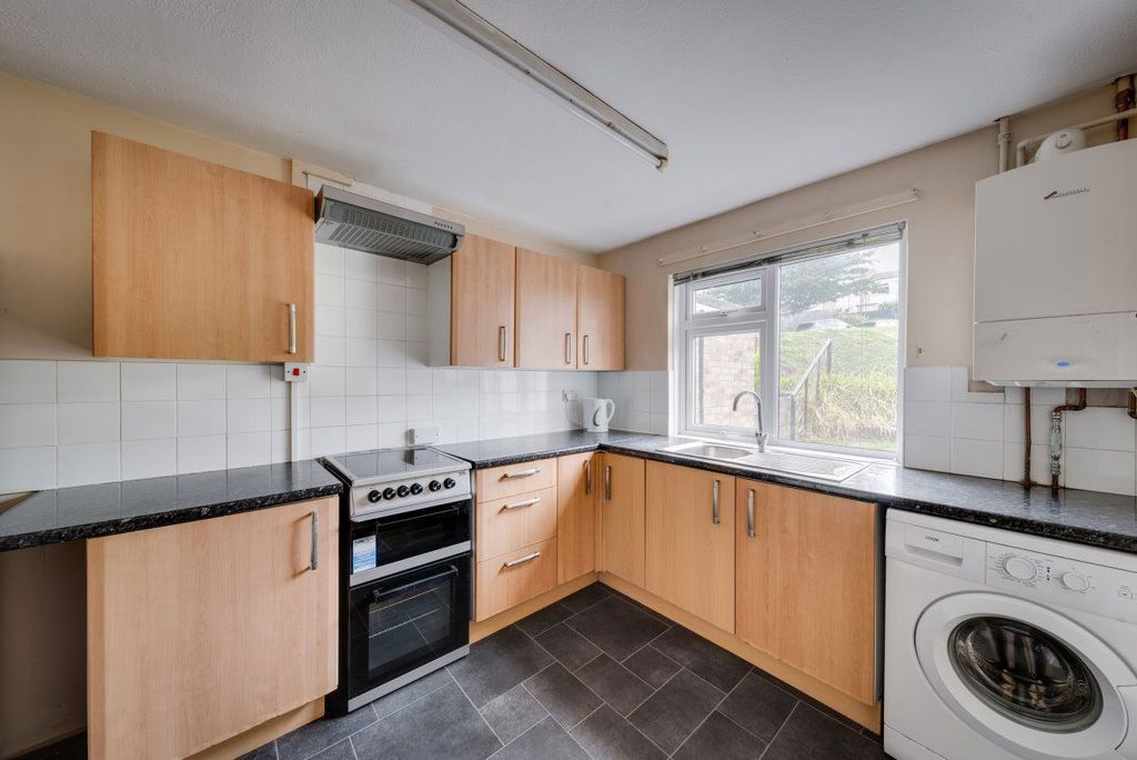 Property photo 2 of 27