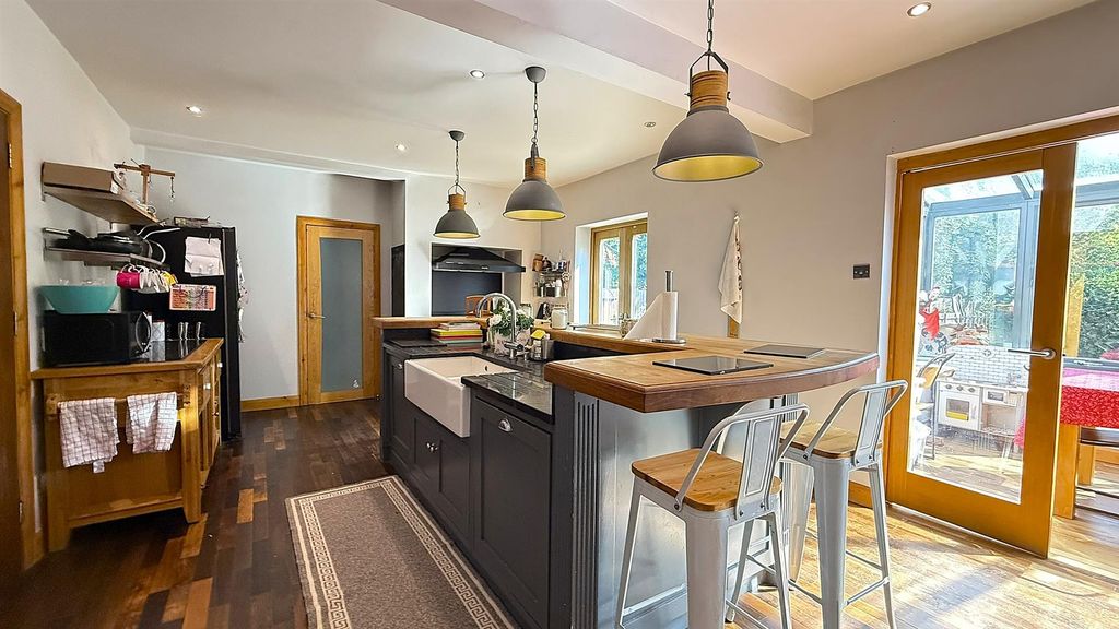 Property photo 2 of 23 6.Jpeg