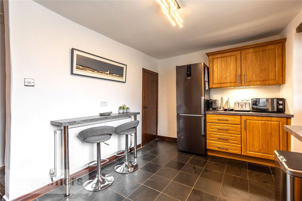 Property photo 2 of 17 Kitchen