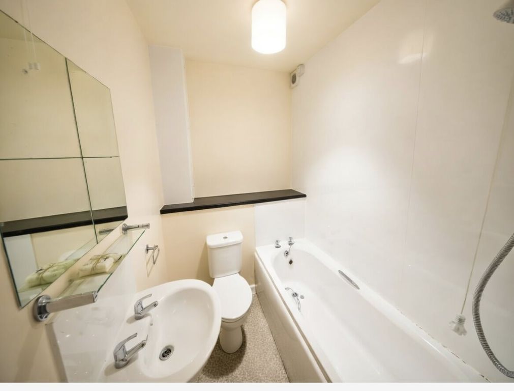 Property photo 3 of 7 Bathroom