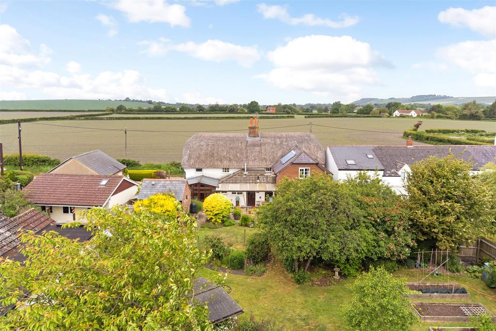 Property photo 2 of 22 92372_Old Post Office Coate (30).Jpg