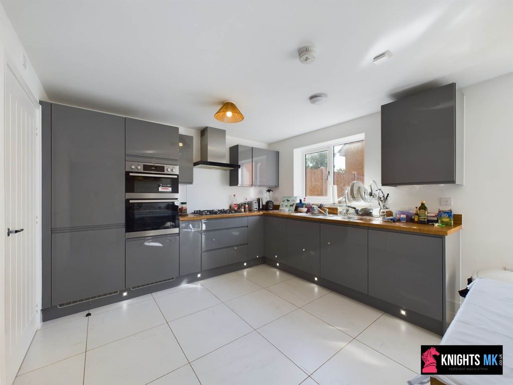 Property photo 2 of 26