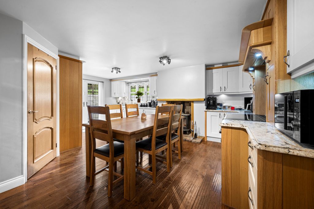 Property photo 2 of 36