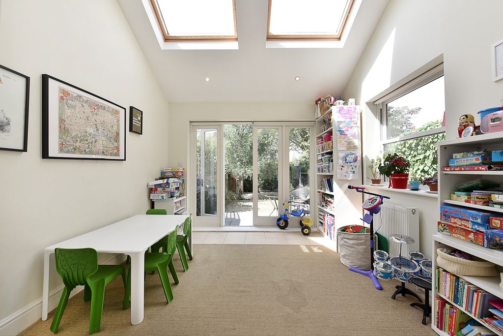 Property photo 3 of 12 Picture 3