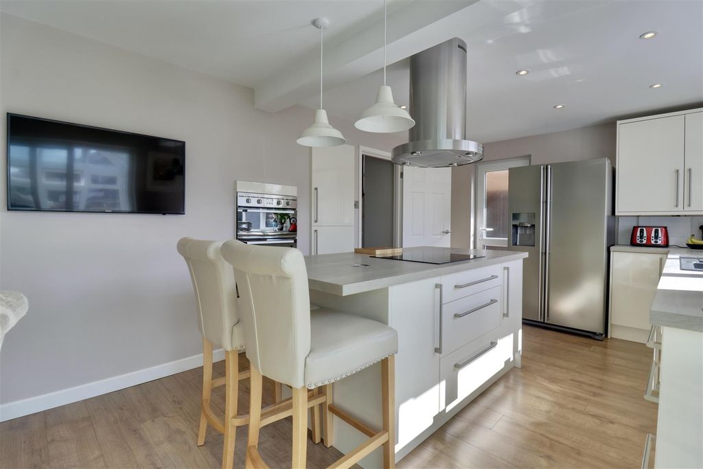 Property photo 2 of 18 9A99B52F-Da65-47C5-A7B4-CD2792F375D6_1_201_A.Jpeg