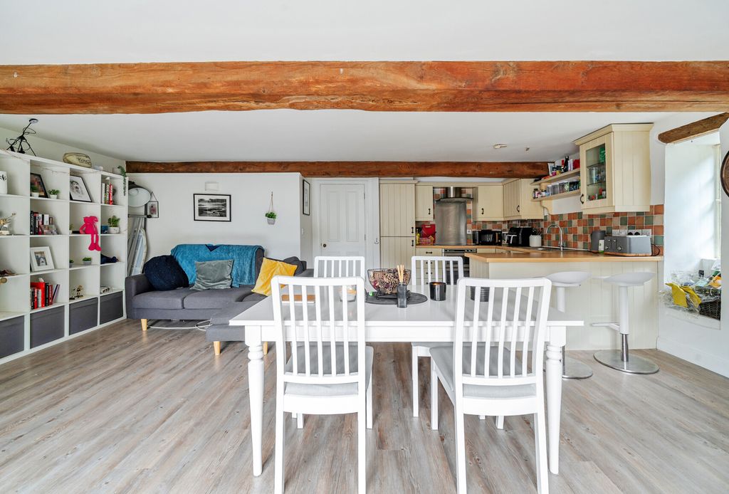 Property photo 3 of 20 1327771-8-6880B35...