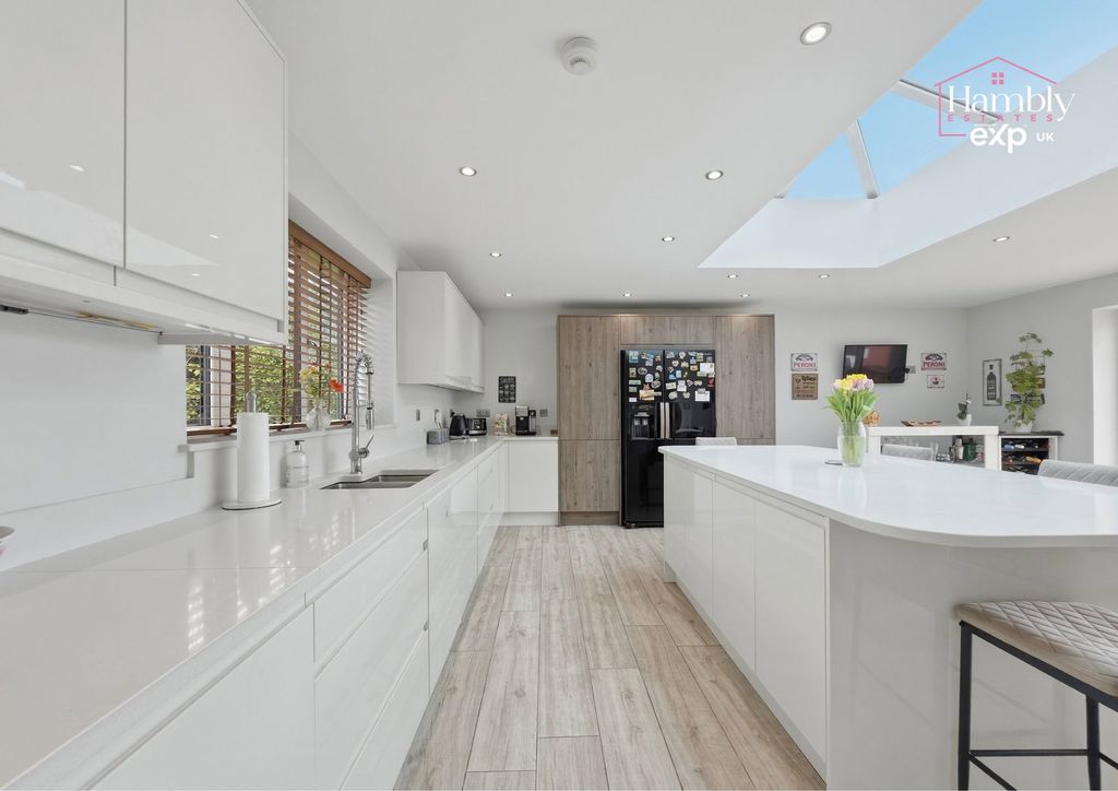 Additional image 10 of 6 bed semi-detached house for salePenrhiw Avenue, Oakdale, Blackwood NP12