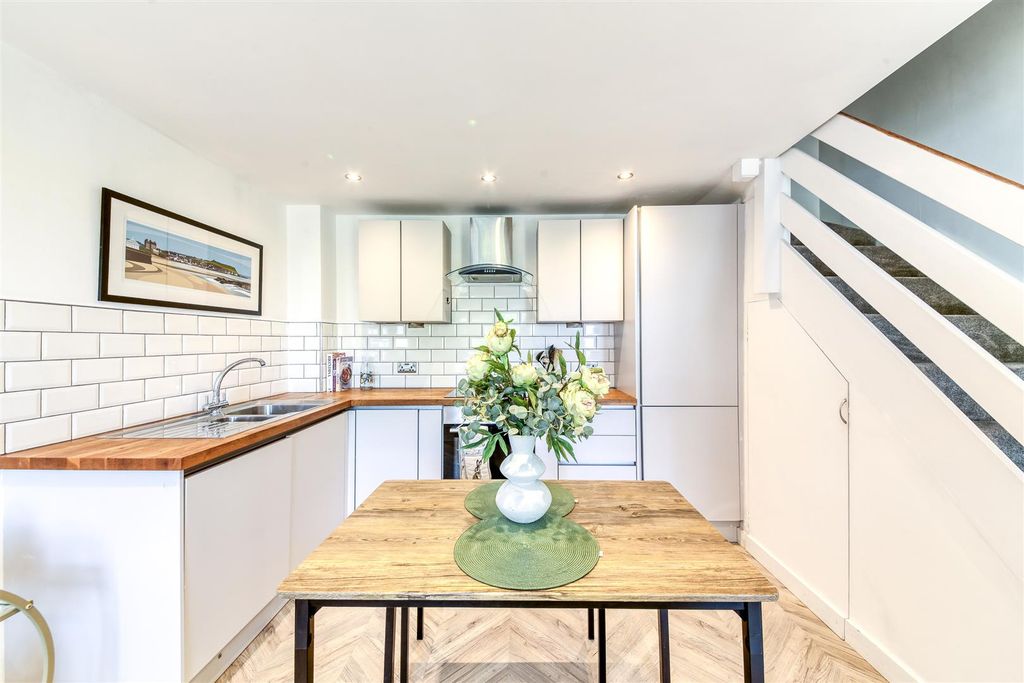 Property photo 2 of 12 c17ee8d5-d91c-4Eb7-A089-Cbb476ce5d4c.Jpg