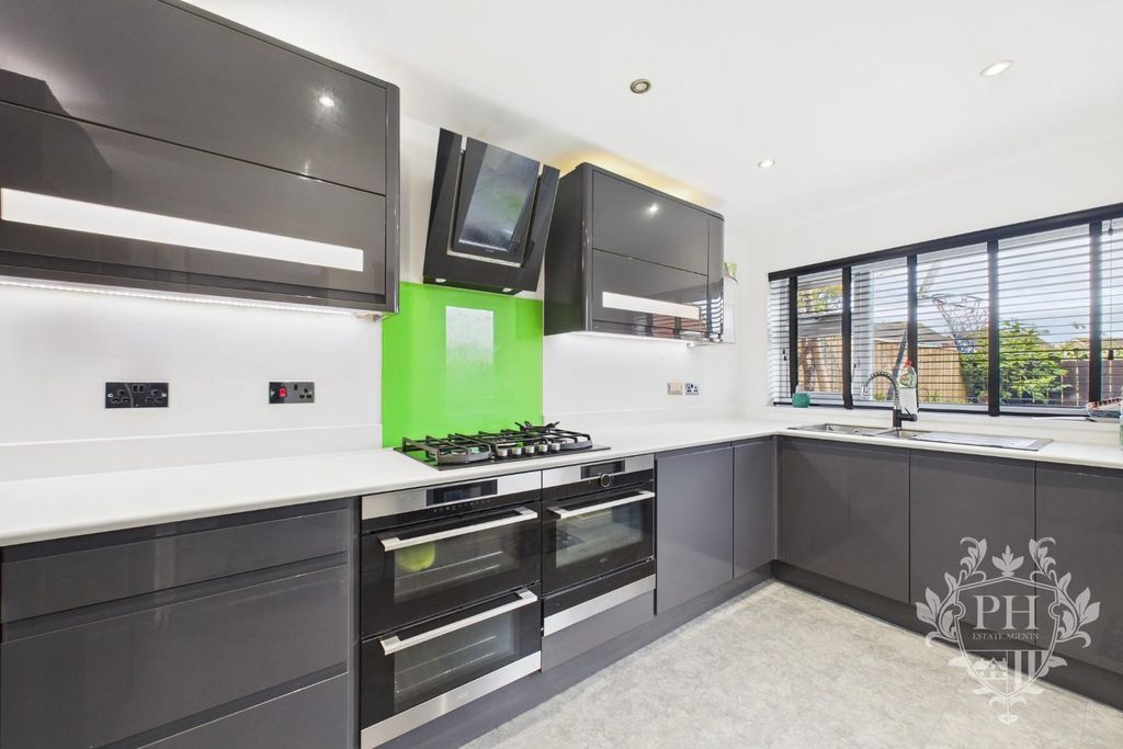 Property photo 3 of 15 Cam02002G0-Pr0212-Still014.Jpg