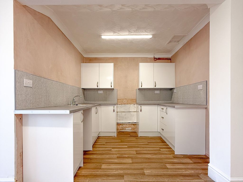 Property photo 2 of 25