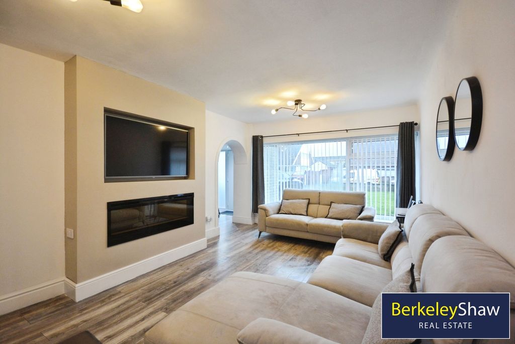 Property photo 2 of 22 Living Room