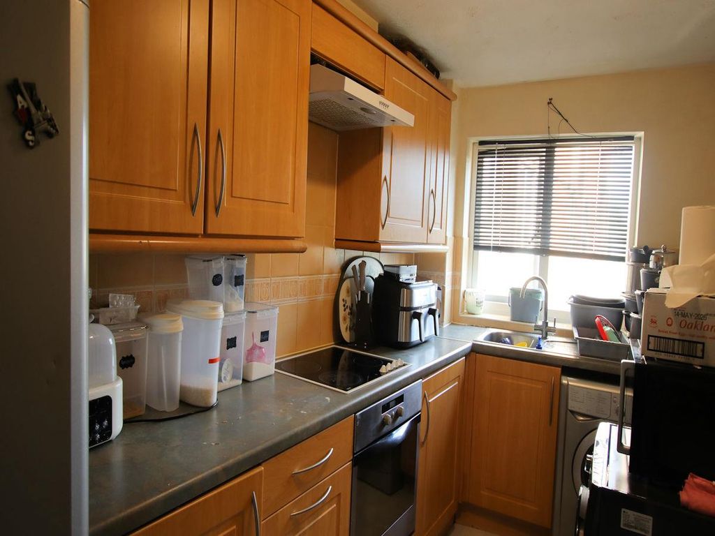 Property photo 3 of 8 Kitchen.Jpg