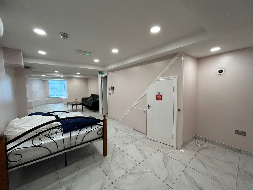 Property photo 1 of 6 1 Bed Studio To Rent Worple Road, Isleworth Tw7