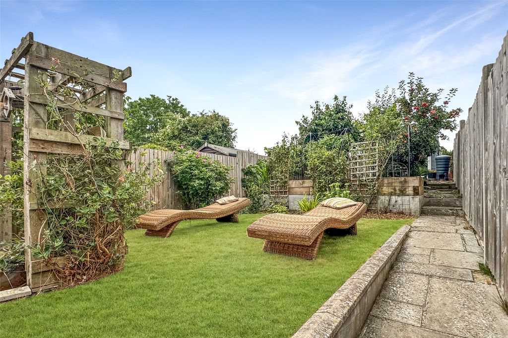 Property photo 2 of 23 Picture No. 30