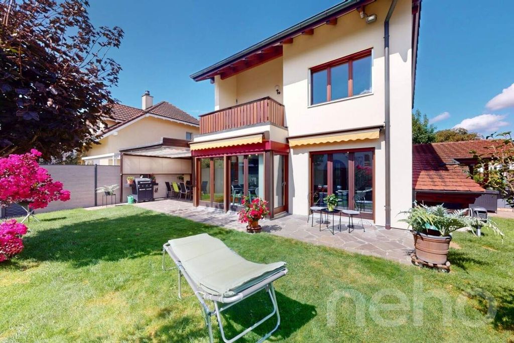 Property photo 3 of 12