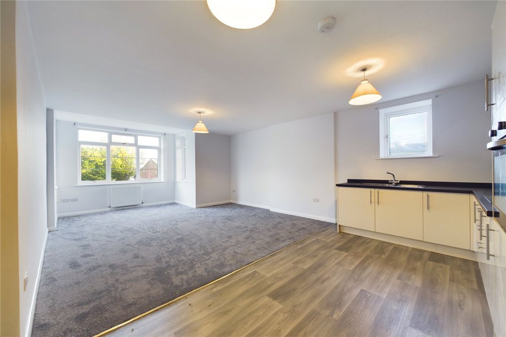 Property photo 2 of 9 Picture No. 15