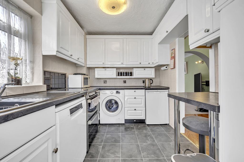 Property photo 3 of 23