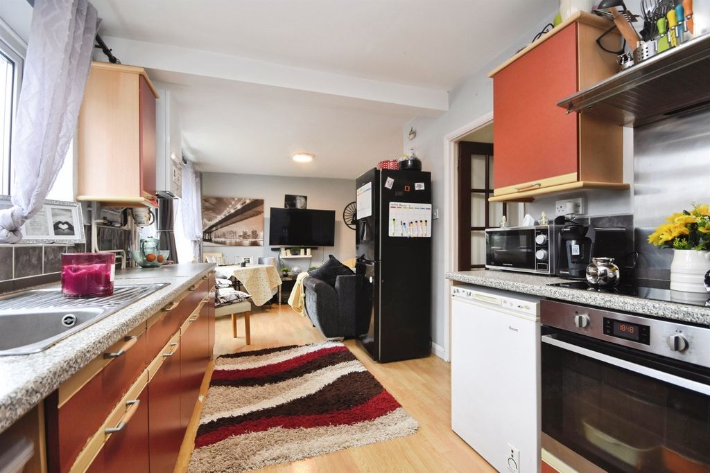 Property photo 3 of 13