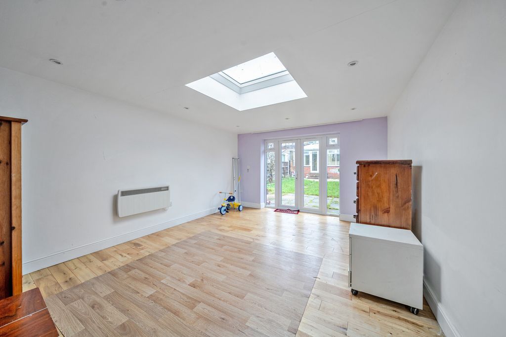 Property photo 2 of 20 1399853-8-6967d53...
