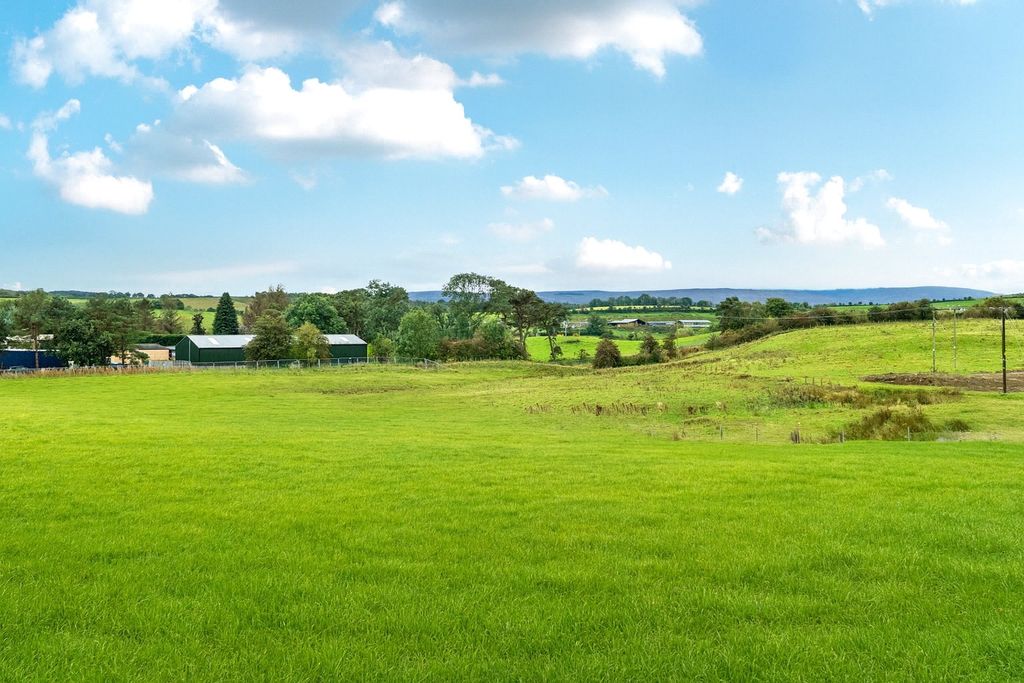 Property photo 3 of 11 Picture No. 32