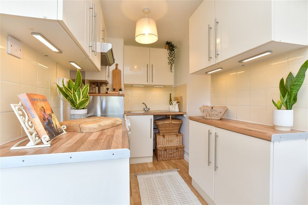 Property photo 3 of 15 Kitchen / Lounge / Diner