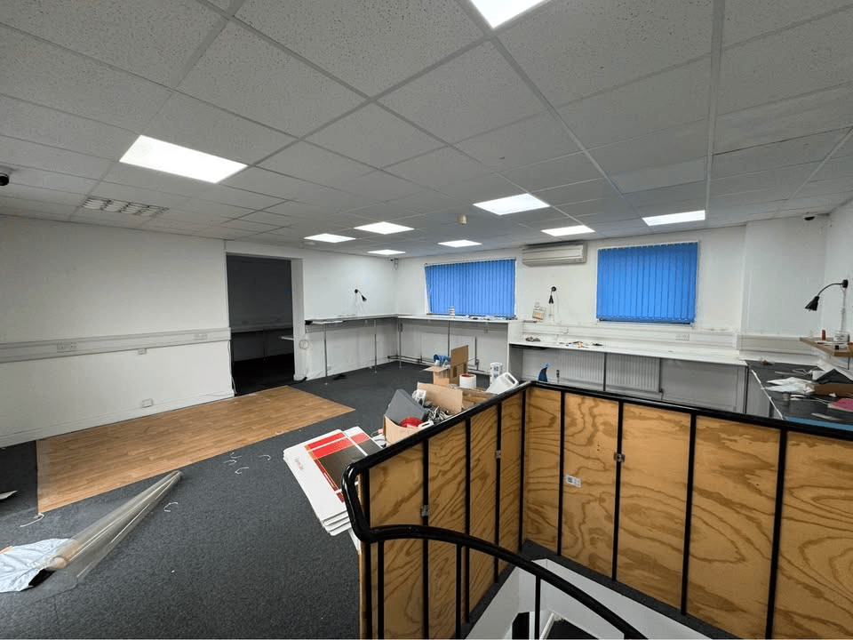 Property photo 1 of 12 Office/ Semi Industrial Building In Slough