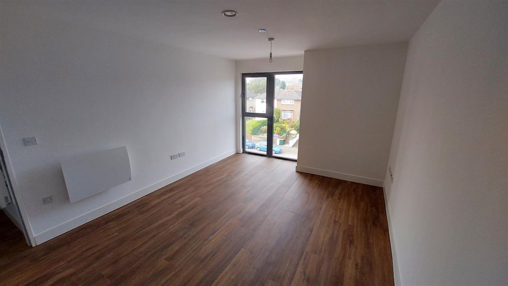 Property photo 3 of 11 Lounge