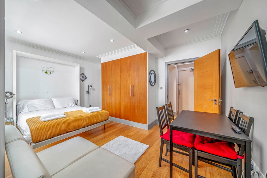 Property photo 2 of 8