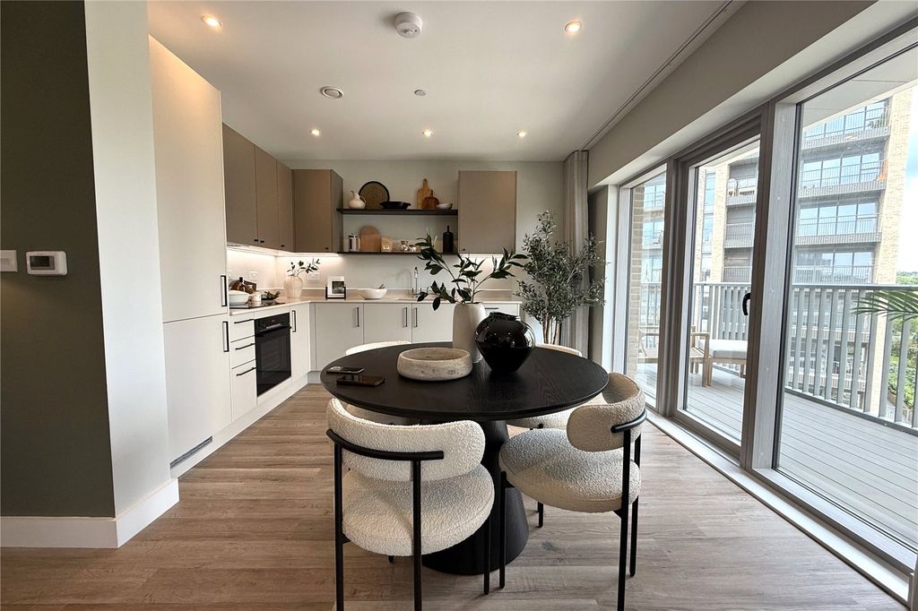 Property photo 1 of 8 Kitchen/Dining