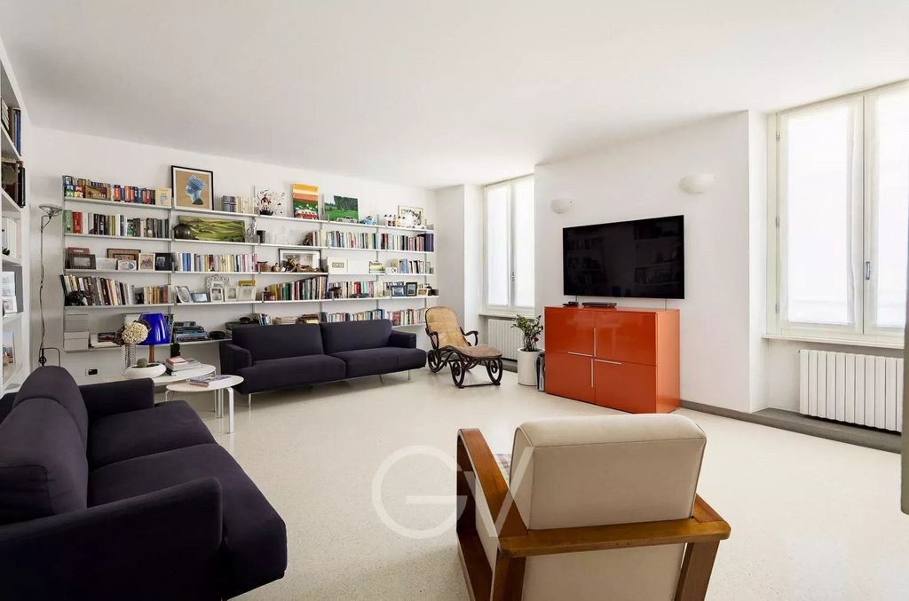 Property photo 1 of 32