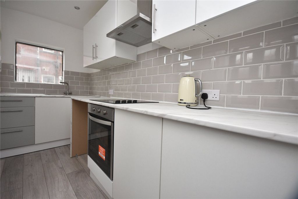 Property photo 3 of 15 Kitchen